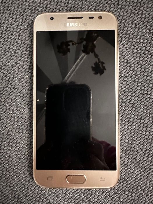 Телефон Samsung J3