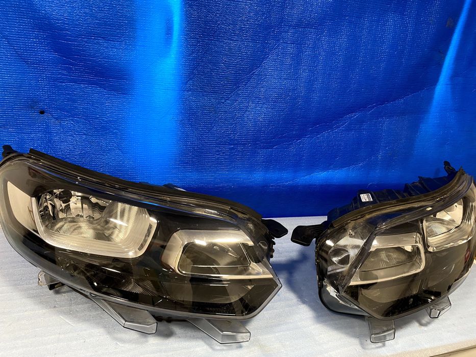 lampa przód prawa lewa Citroen Jumpy III Vivaro C 9808567780-00