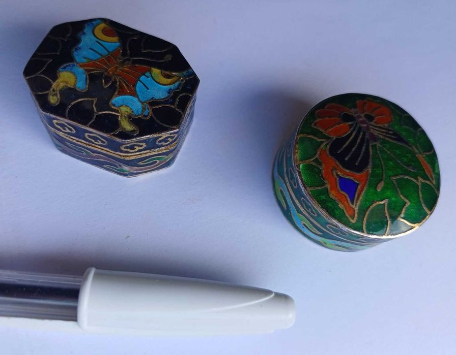 Caixinhas metálicas, com tampa, para jóias, com ilustração de borboleta