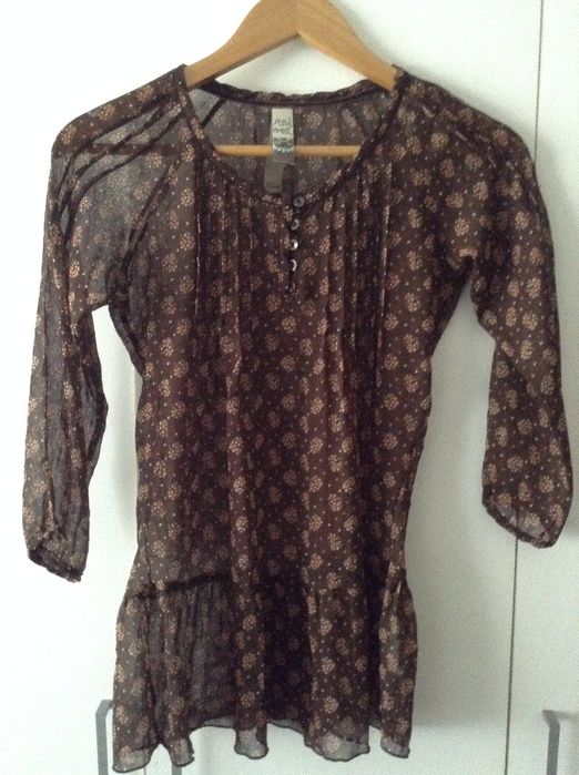 Blusa flores castanha RED OAK