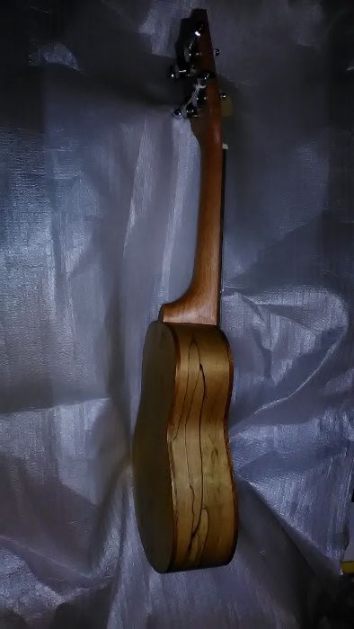 Ukulele soprano madeira