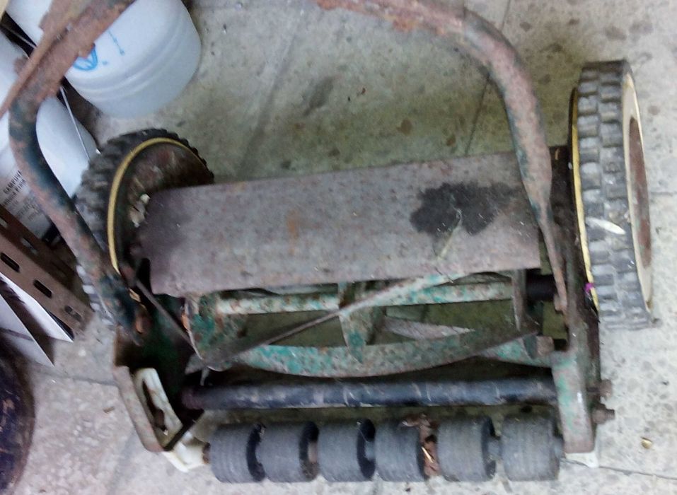 Corta relva manual,  muito antigo