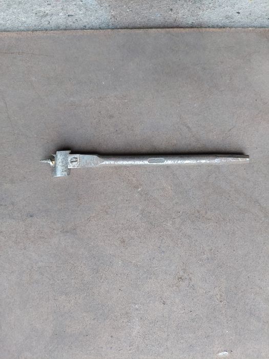 Wiertlo świder do drewna nastawny.