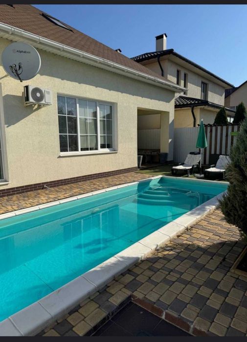 Современный Дом с бассейном