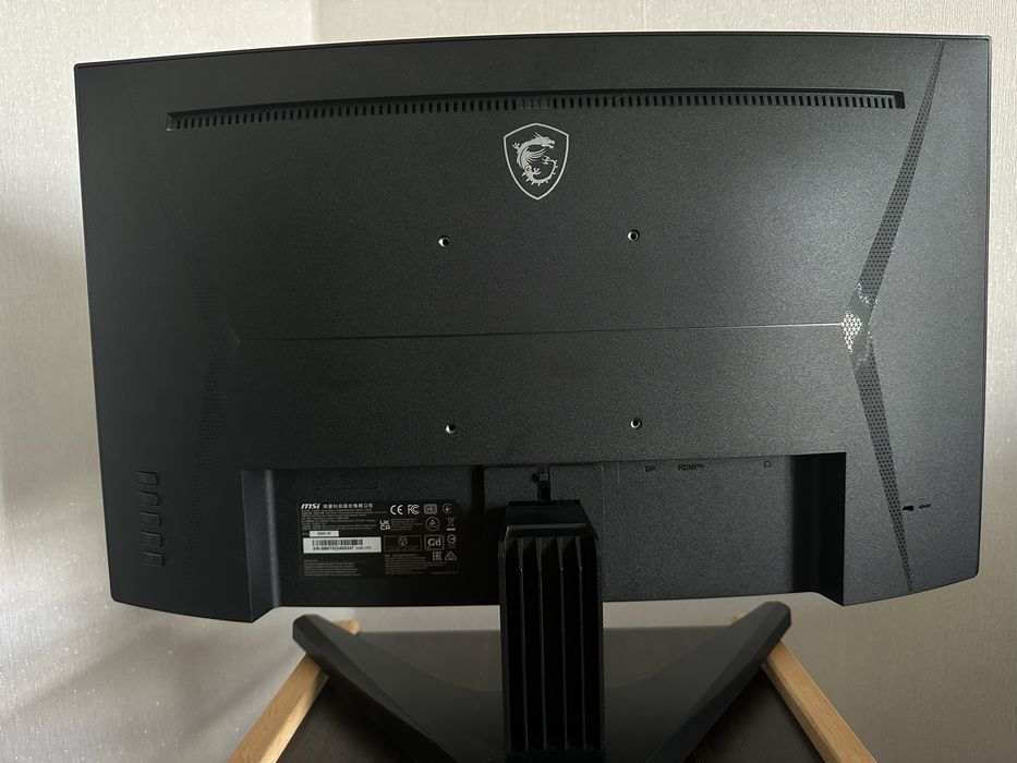 Вигнутий ігровий монітор 23.6 MSI Optix G245CV
