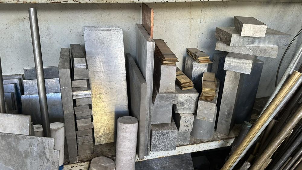 Бронза, латунь, дюраль Д16, АМГ5-6 плиты, медь, фторопласт и тд.