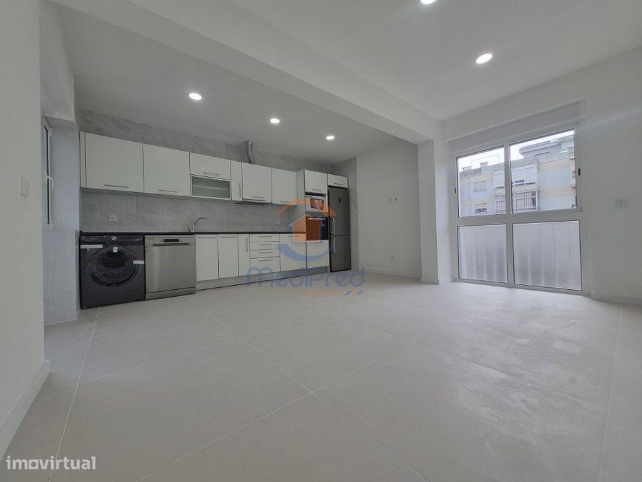 Apartamento T2 remodelado - Almada — Laranjeiro E Feijó, Setúbal