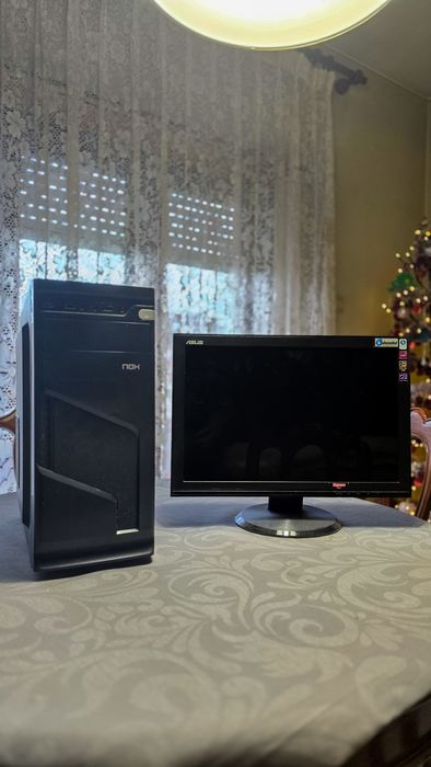 Vendo PC de secretária, Monitor, Rato e Teclado.