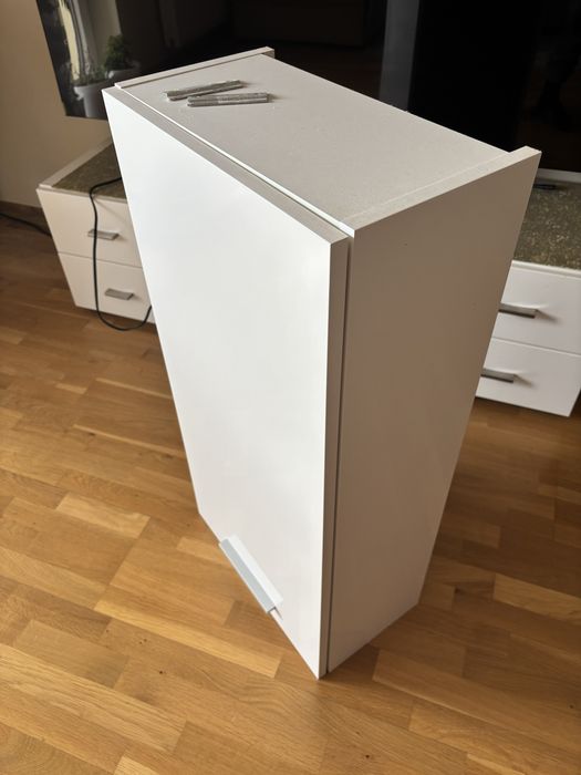 Biała szafka wisząca do łazienki szerokość 40cm