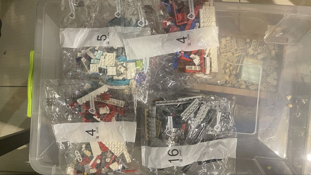 LEGO продам наборы и насып  все новое и запечатаное