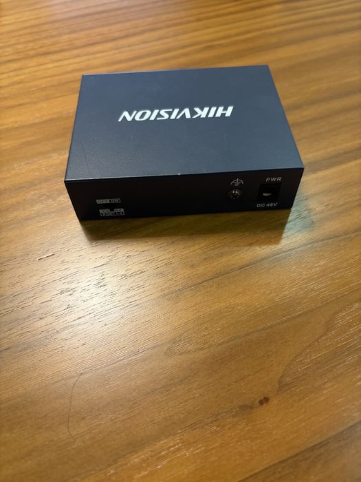 Switch Hikvision DS-3E0105P-E/M(B)