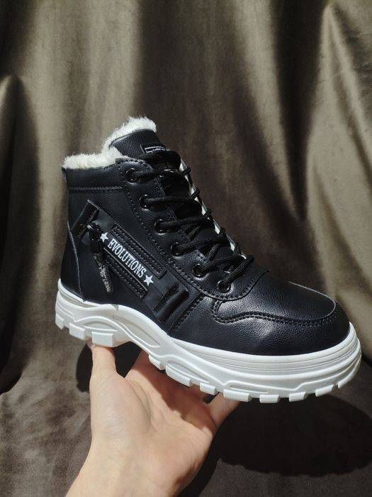 Зимние женские кроссовки размер 39