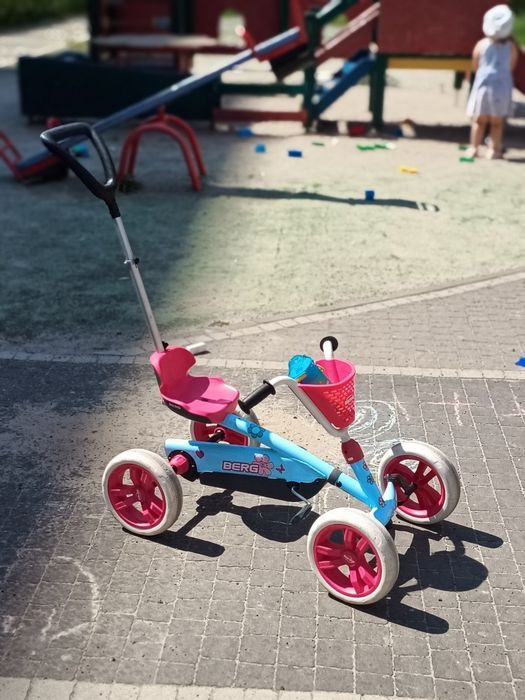 Веломобіль Berg Buzzy Bloom 2-in-1 з батьківською ручкою та гальмом