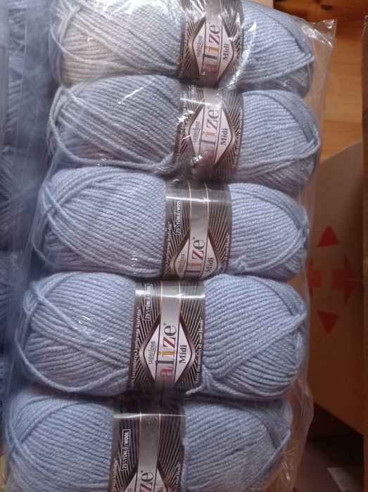 Продам для вязания пряжу.