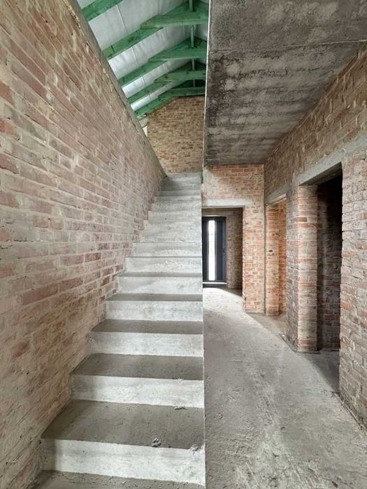 Продам вишуканий будинок із другим світлом! Гараж! 5 сотих землі 140м2