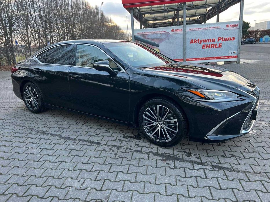 Lexus ES300h grudzień 2024