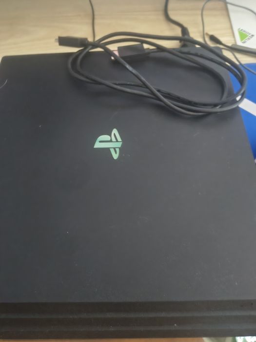 PS4 pro com garantia +6 jogos