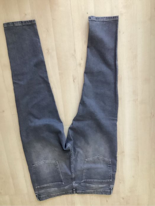 Czarne jensowe spodnie marki Bershka roz 48