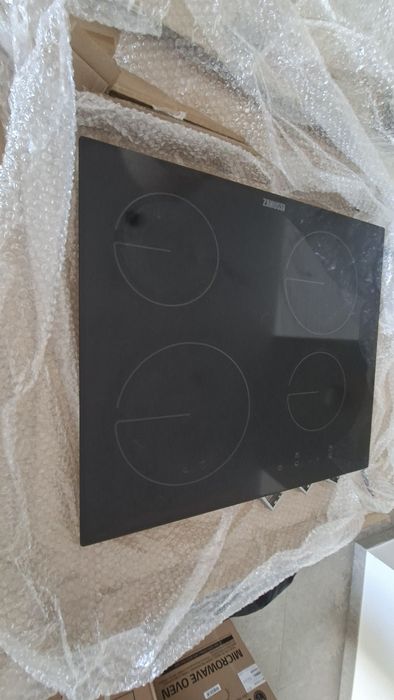 Forno e Placa vitrocerâmica Zanussi