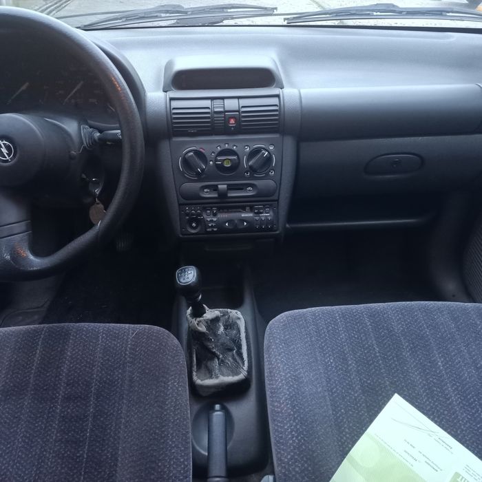 Corsa b 1.5 TD único