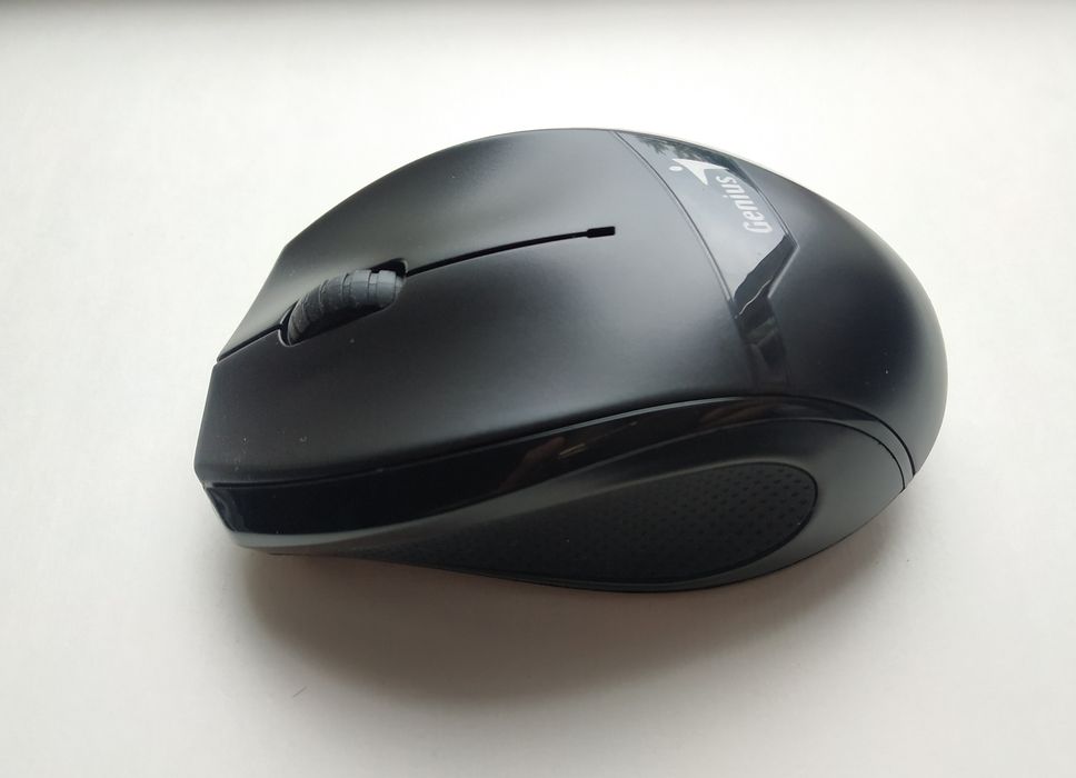 Беспроводная мышка Genius.