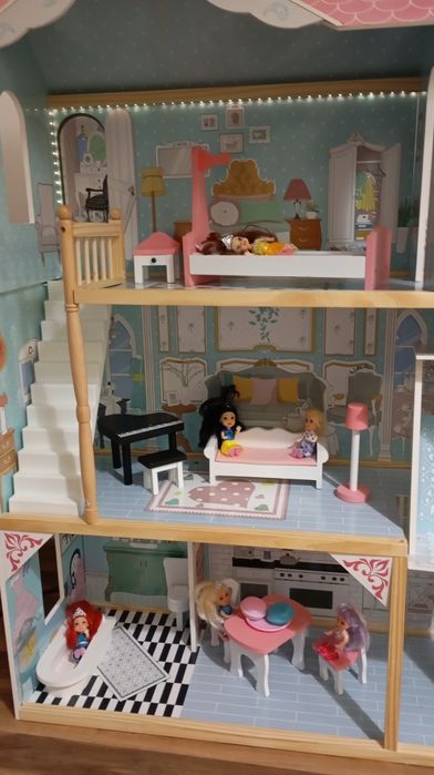 NOWOCZESNY duży domek dla lalek z oświetleniem LED,+akcesoria + lalki