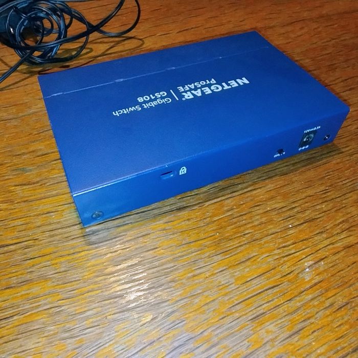 Netgear Ethernet Switch 2 sztuki + zasilacz