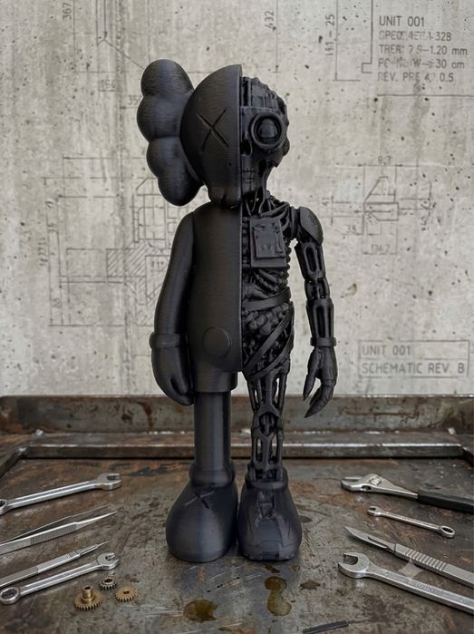 Figurka KAWS Bionic Edition