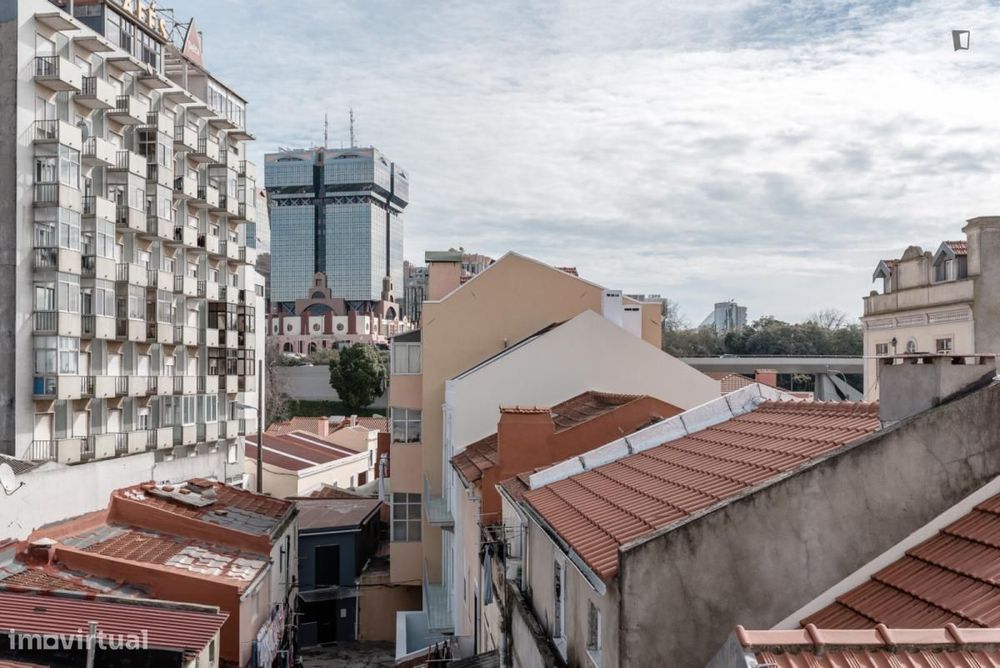 Quarto - localizado em Campolide Lisbon