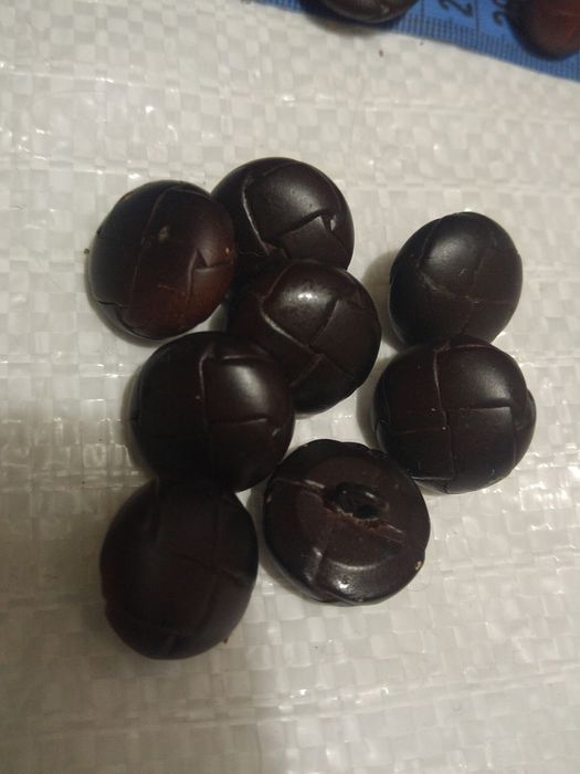 Кожаные пуговицы