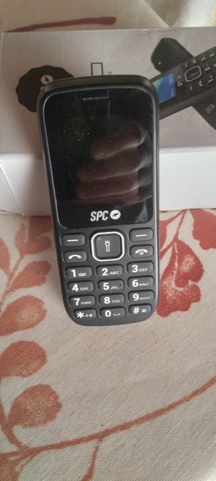 Dois telemóveis novos.NA CAIXA
