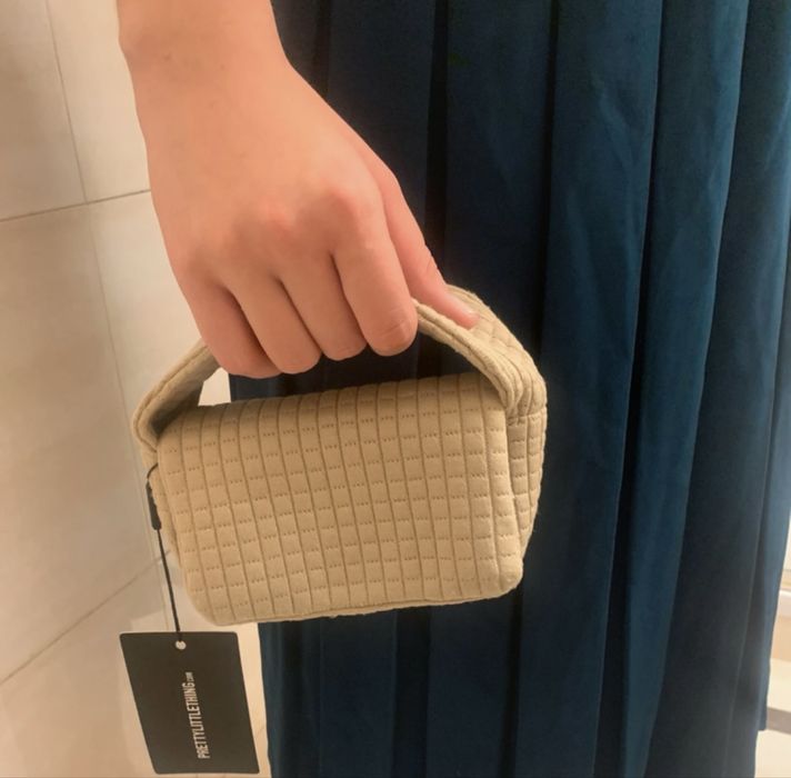 Beżowa mini torebka  kobieca nowa z metką do ręki