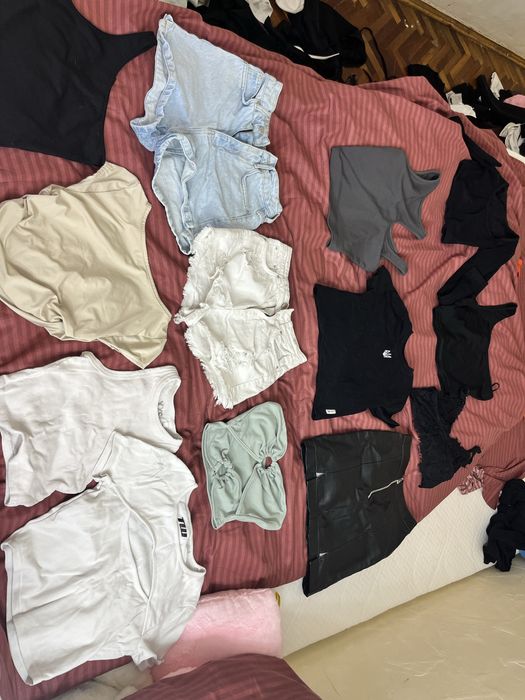 Одяг жіночий ,шорти ,топи ,комбінезони боді