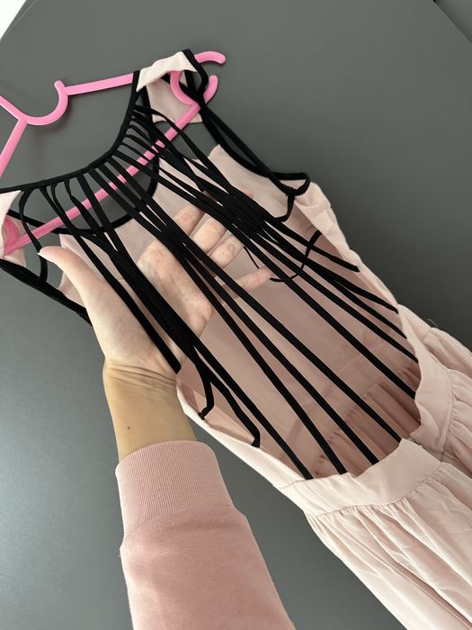 Sukienka Bershka z wycięciem na plecach r.s (xs)