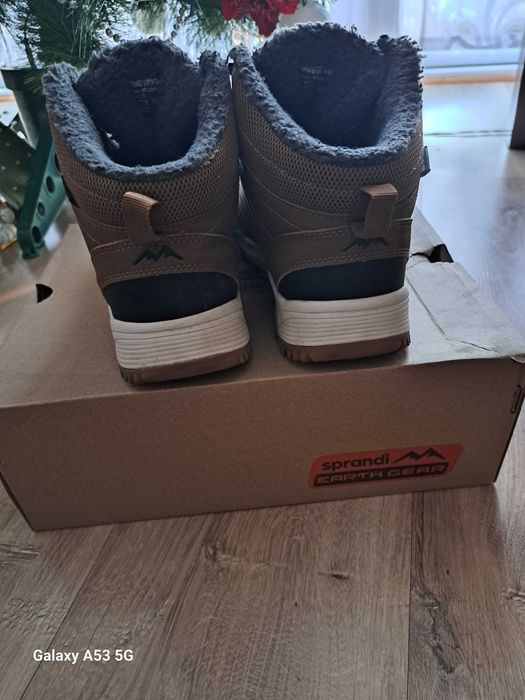 Buty zimowe chłopięce zadbane