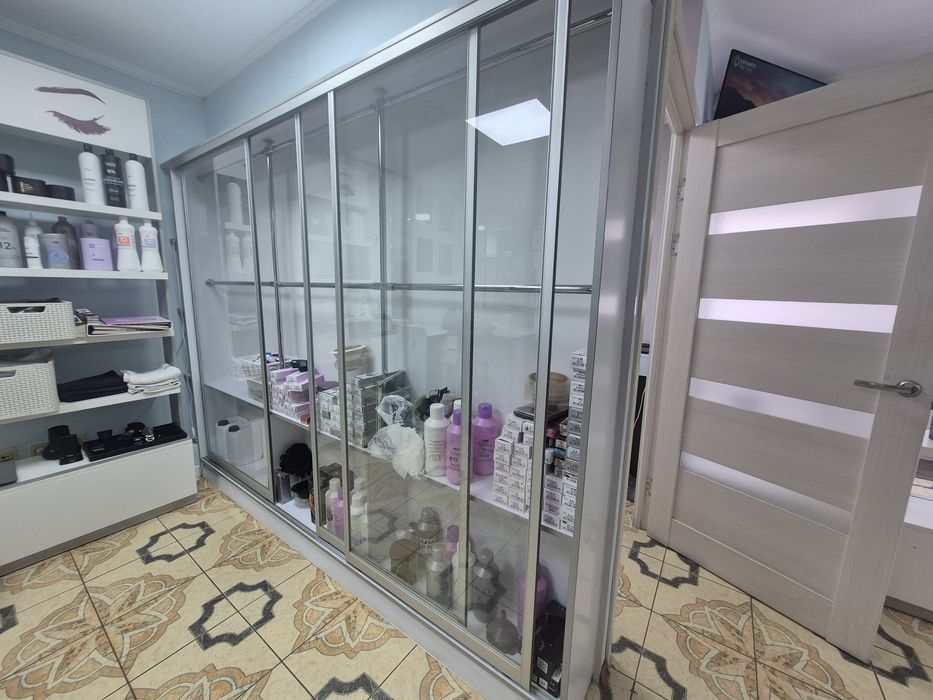 Продам професійну шафу для салону краси / студії