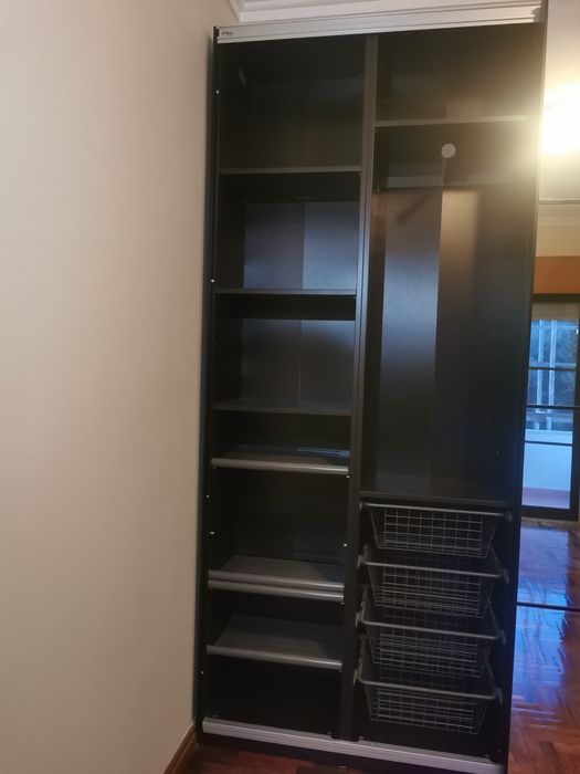 Roupeiro IKEA pax preto