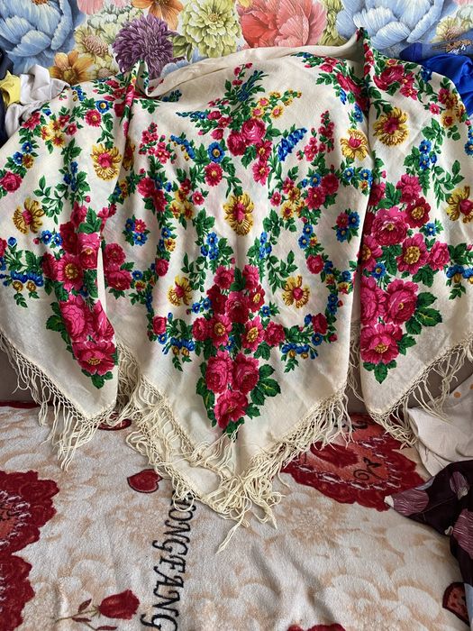 Старовинна велика хустина