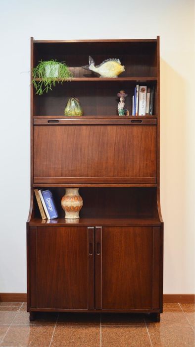 Biblioteca mid century em pau santo