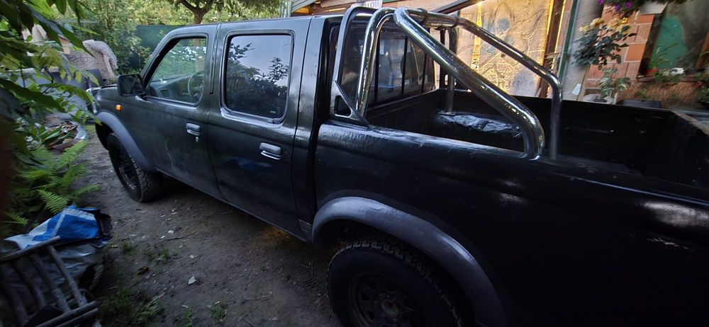 Nissan pickup D22