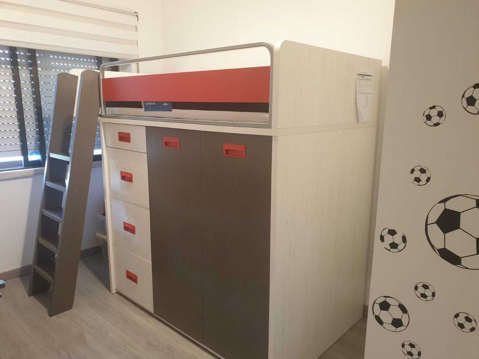 Beliche em Madeira Maciça com Roupeiro e Gavetões