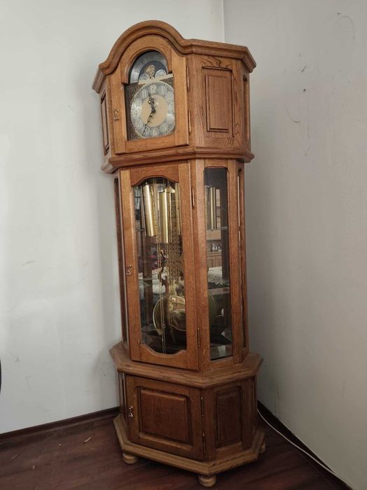 Zegar stojący z kurantami