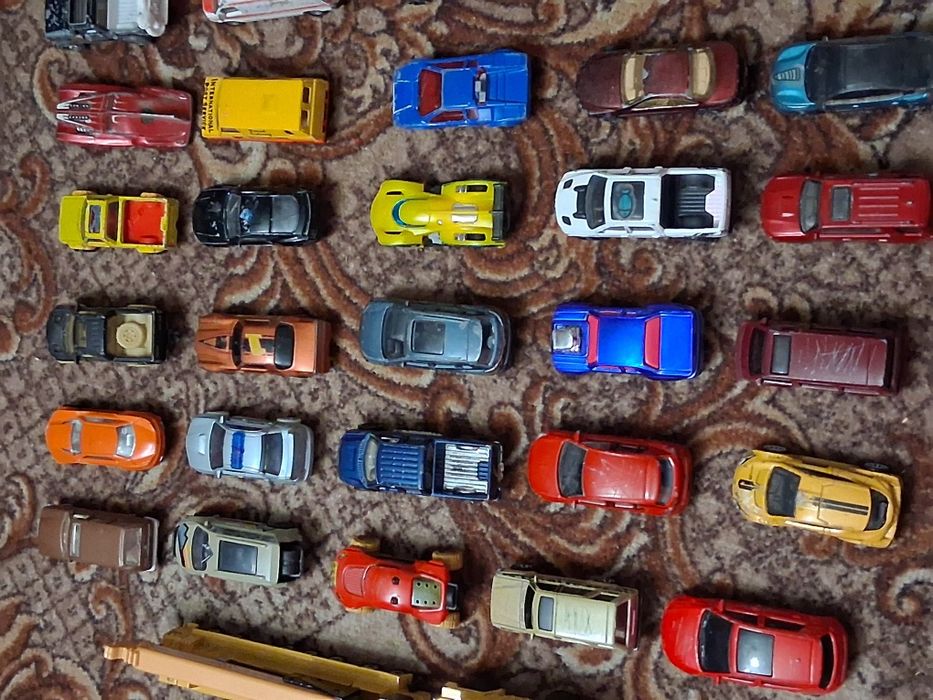 Машинки хотвілс..