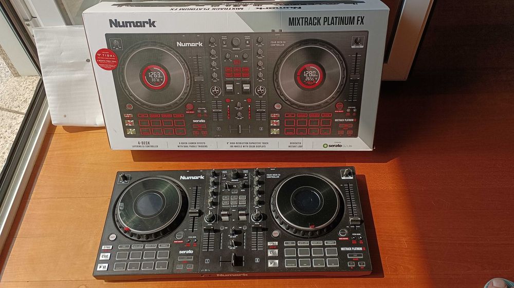 Controlador DJ Numark Mixtrack Platinum FX