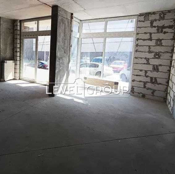 Продаж фасадного комерційного приміщення  ЖК Варшавський 1