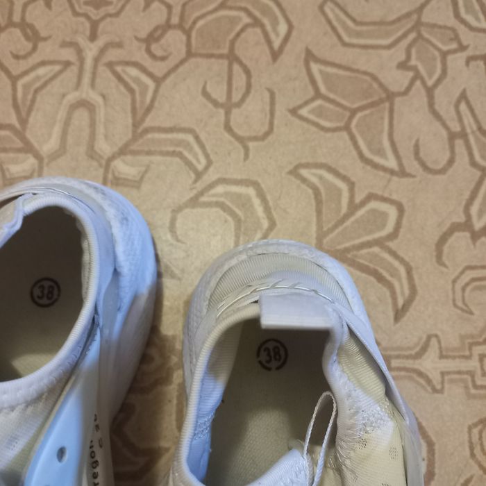 Кросівки білі Nike Air Huarache, розмір 38