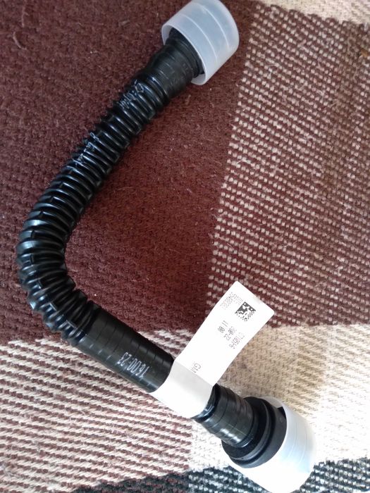 Продаю патрубок на охолодження системи(через якій проходить Антифріз)