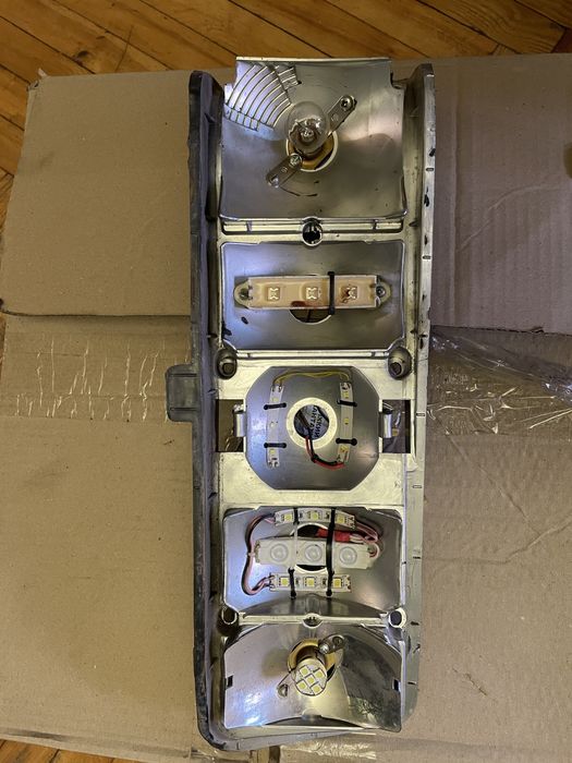 Комплект задніх ліхтарів Мерседес 190 w201