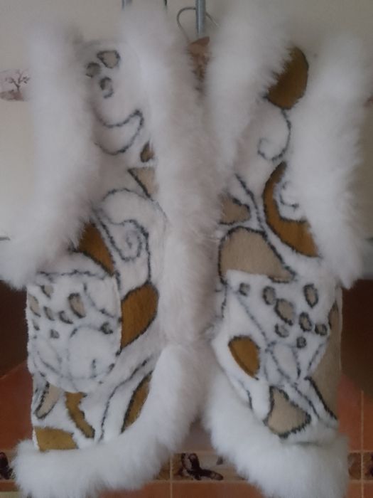 Теплі жилетки на зиму