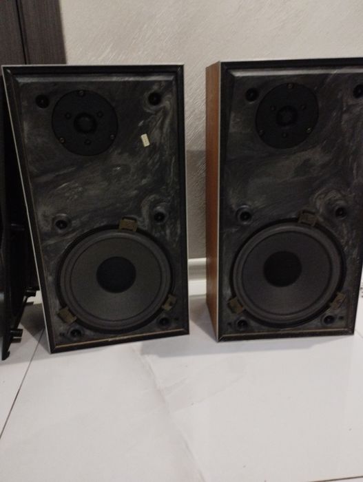 Колонки Bang & Olufsen Beovox S40.
